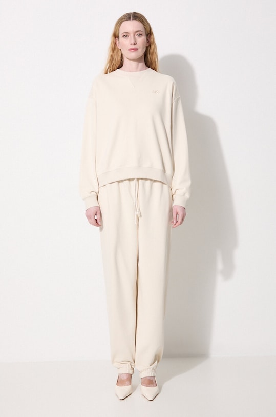 Βαμβακερό παντελόνι New Balance WP41513LIN μπεζ SS24