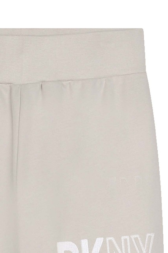 Παιδικό βαμβακερό παντελόνι DKNY λευκό D60033.162.174