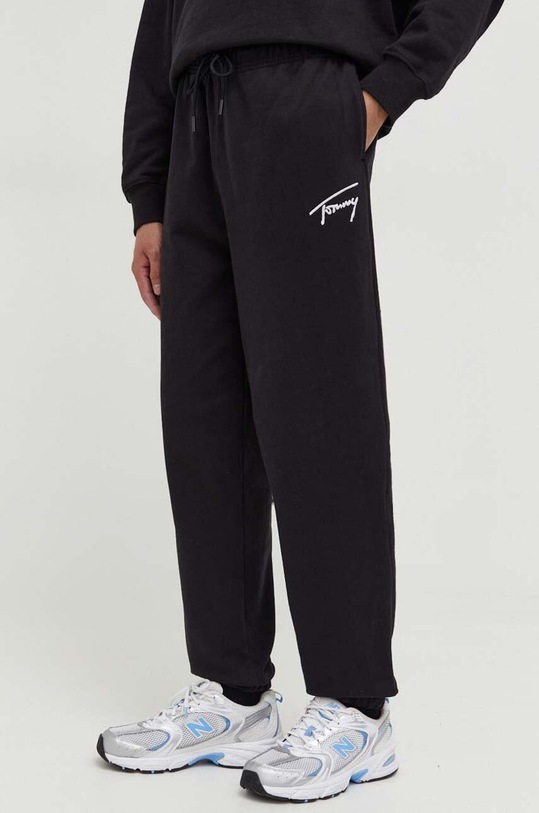 Bavlněné tepláky Tommy Jeans pletenina černá DM0DM18356