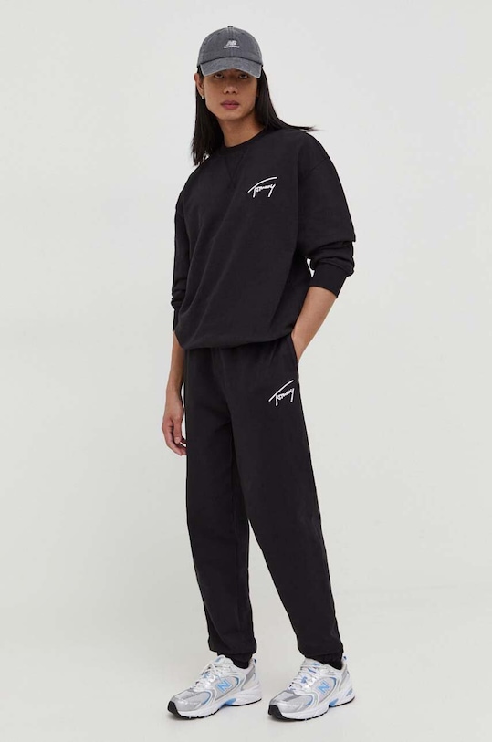 Tommy Jeans spodnie dresowe bawełniane DM0DM18356 czarny SS24