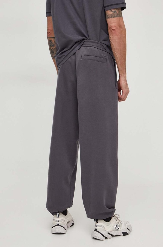 Ρούχα Βαμβακερό παντελόνι Calvin Klein Jeans J30J324953 γκρί