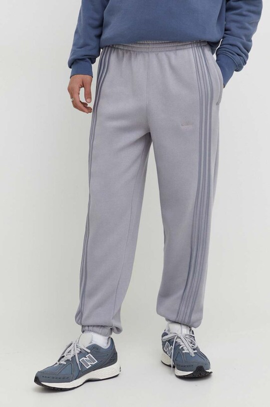 Спортивні штани adidas Originals аплікація сірий IT7448