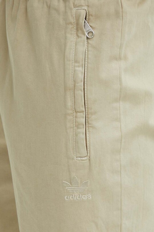 Хлопковые брюки adidas Originals зелёный IS1722