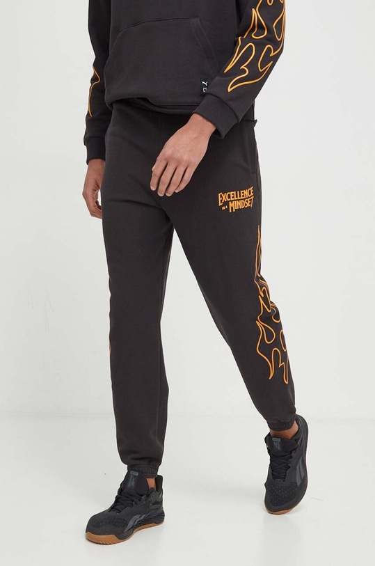 Βαμβακερό παντελόνι Puma στάμπα μαύρο 624761