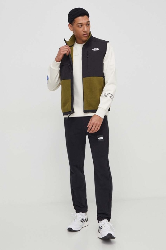 The North Face pamut melegítőnadrág NF0A87D9JK31 fekete SS24