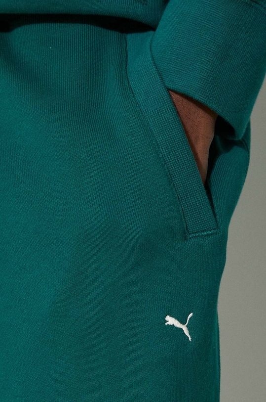 Puma spodnie dresowe bawełniane MMQ Sweatpants turkusowy 624007