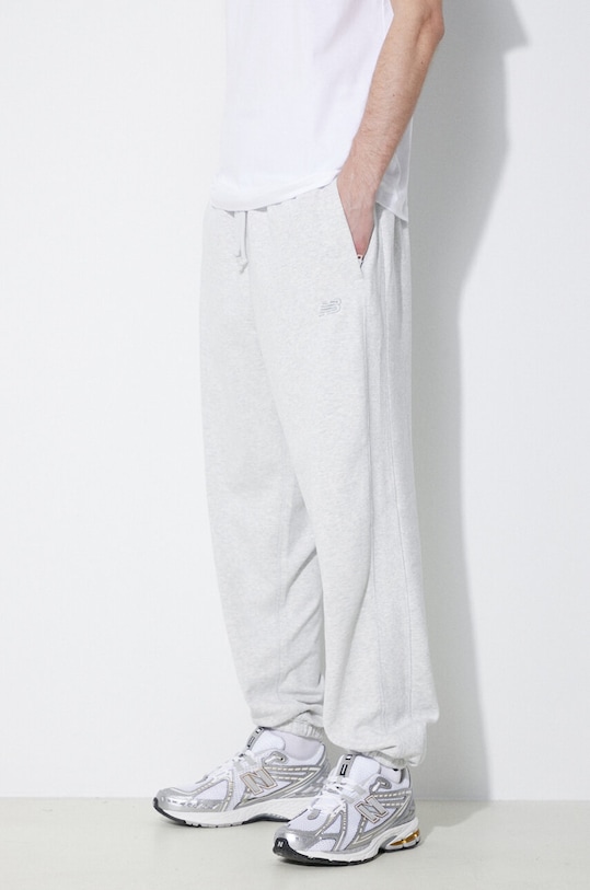 Bavlněné tepláky New Balance MP41508AHH šedá MP41508AHH