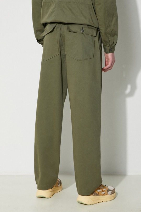 Abbigliamento Universal Works pantaloni in cotone Fatigue Pant 132.LIGHT.OLIVE verde