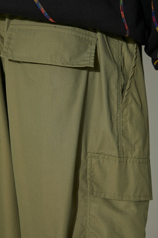 Hlače Universal Works Loose Cargo Pant 30143.OLIVE zelena