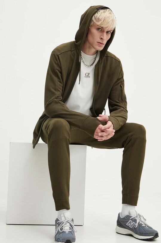 Хлопковые спортивные штаны C.P. Company Diagonal Raised Fleece 16CMSP084A005086W зелёный SS24