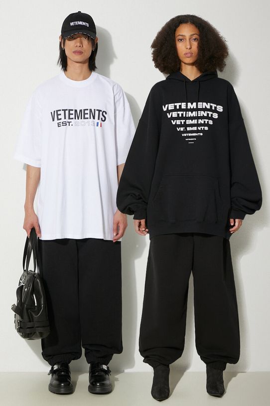 VETEMENTS spodnie dresowe Embroidered Logo dzianina czarny UE64SP400B