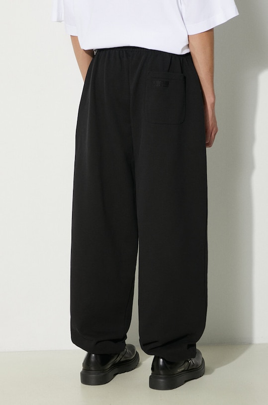 VETEMENTS spodnie dresowe Embroidered Logo czarny UE64SP400B