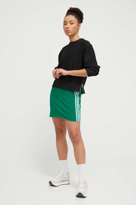 Рокля adidas Originals зелен IR8127