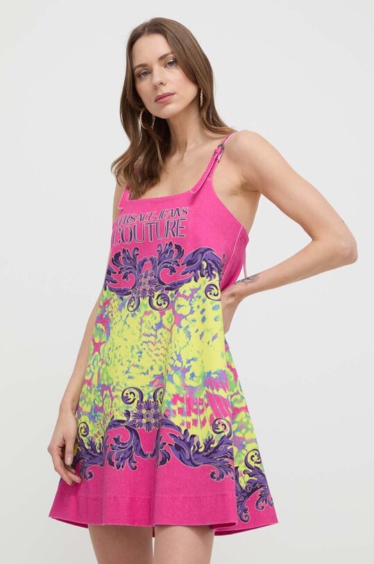 Džínové šaty Versace Jeans Couture 76HAO94P.ES096L54 růžová SS24