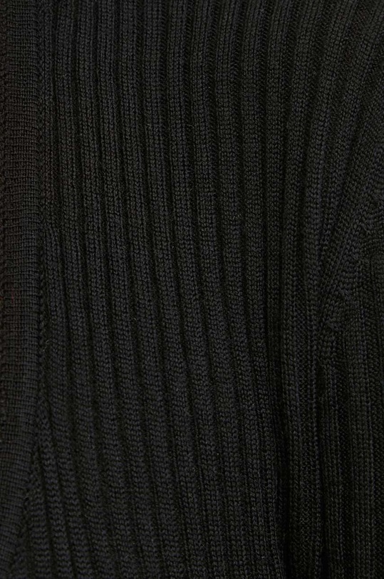 Volnen t-shirt By Malene Birger Q72101004 črna