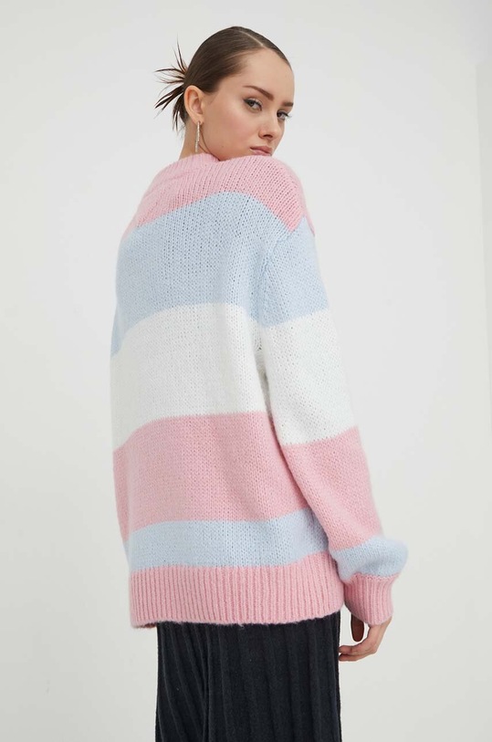 Odzież Tommy Jeans sweter z domieszką wełny DW0DW17495 różowy