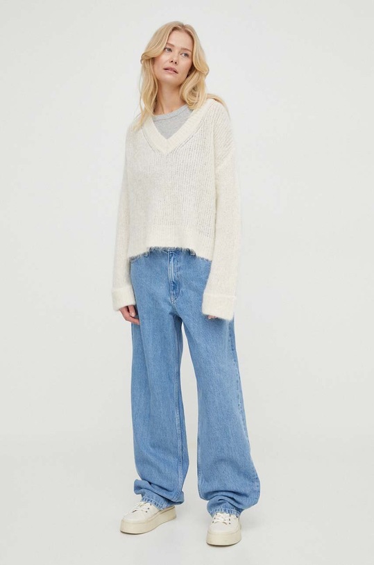 American Vintage sweter wełniany PULL ML COL V BYM18AE24 beżowy SS24