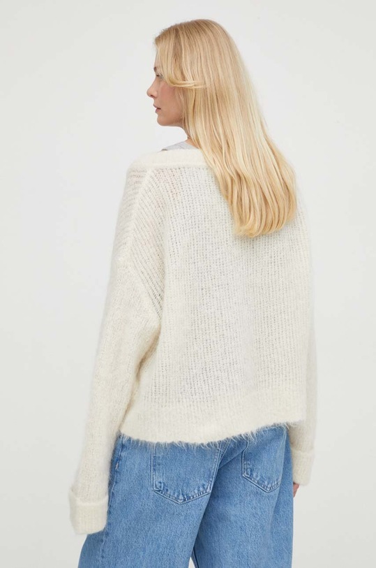 Odzież American Vintage sweter wełniany PULL ML COL V BYM18AE24 beżowy