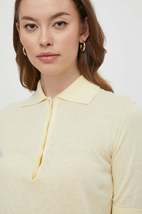 Polo triko s příměsí hedvábí Calvin Klein žlutá K20K206915