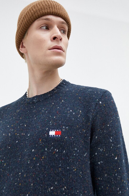 Tommy Jeans sweter z domieszką wełny melanż granatowy DM0DM18359