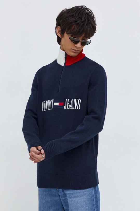 Светр Tommy Jeans аплікація темно-синій DM0DM18368