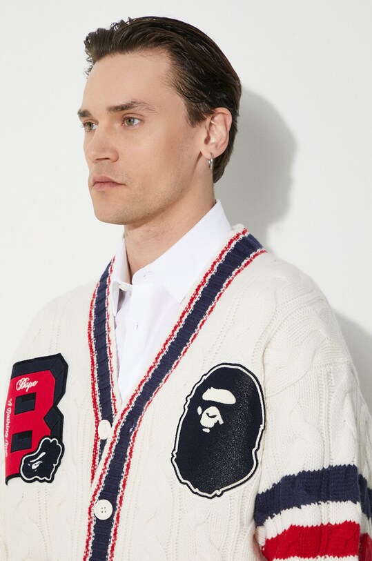 Вълнена жилетка A Bathing Ape College Badges Knit Cardigan 1J80120051 бял