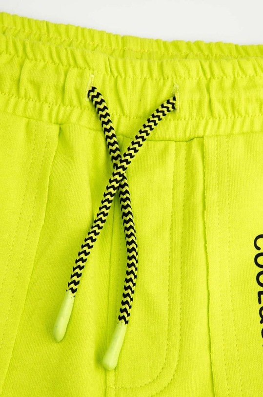 Chlapec Detské bavlnené šortky Coccodrillo WC4120501VBC zelená