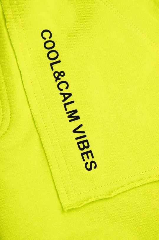 Detské bavlnené šortky Coccodrillo zelená WC4120501VBC