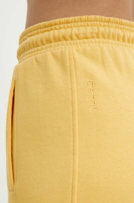 adidas pantaloni scurti galben IW1259
