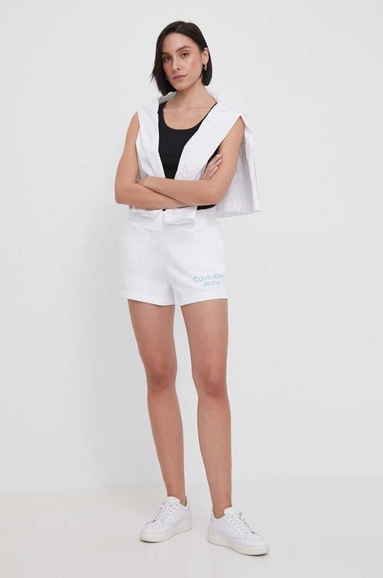 Calvin Klein Jeans pamut rövidnadrág J20J223136 fehér SS24