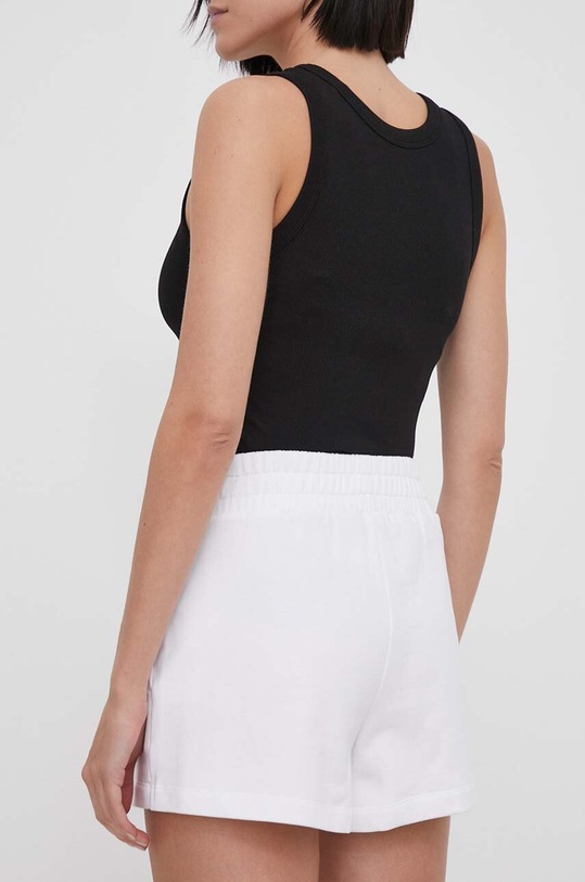 Ruházat Calvin Klein Jeans pamut rövidnadrág J20J223136 fehér