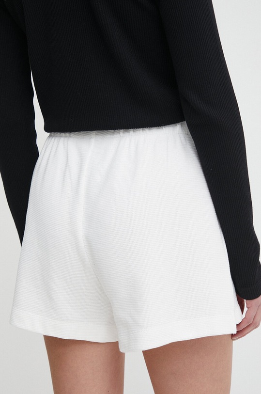 Ρούχα Βαμβακερό σορτσάκι Calvin Klein Jeans J20J223276 λευκό