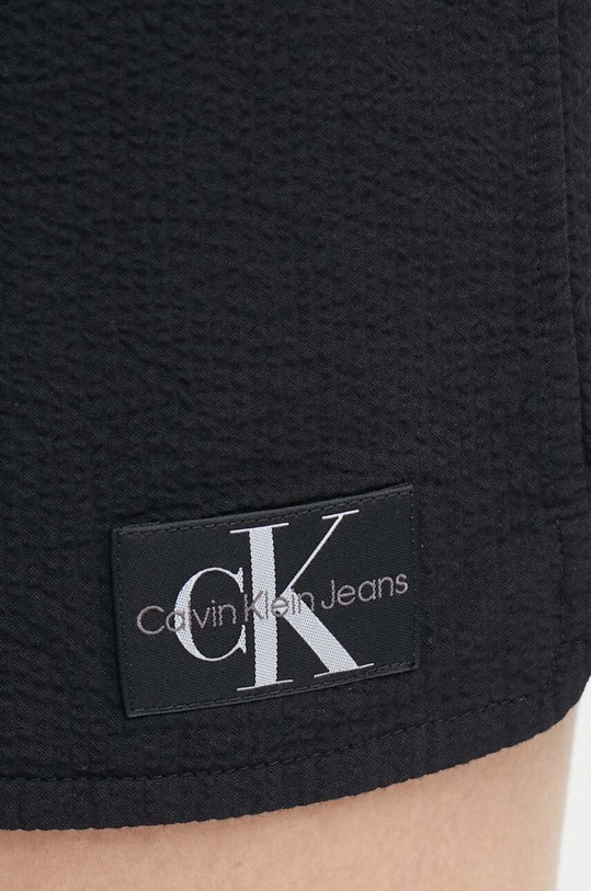 Βαμβακερό σορτσάκι Calvin Klein Jeans μαύρο J20J223424