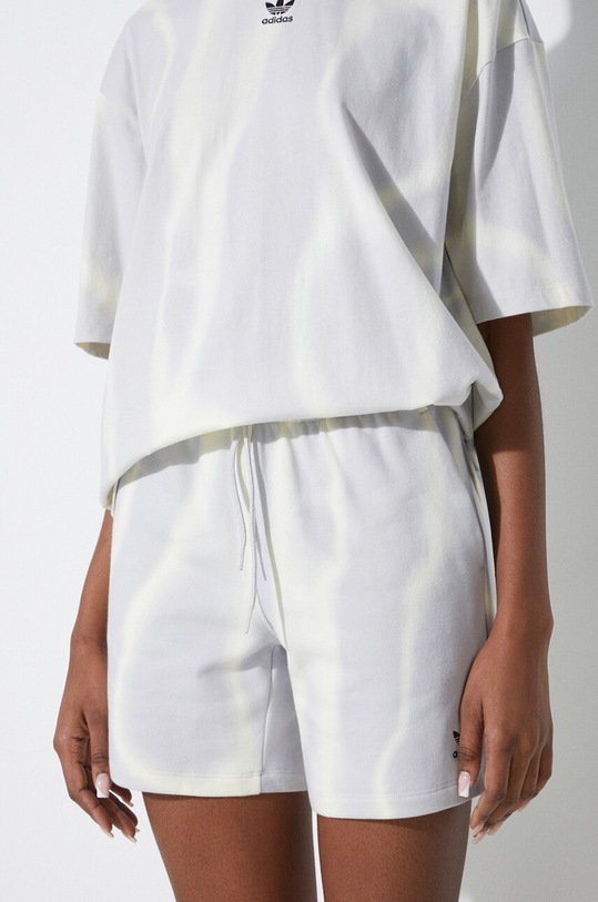 Βαμβακερό σορτσάκι adidas Originals IU2484 γκρί