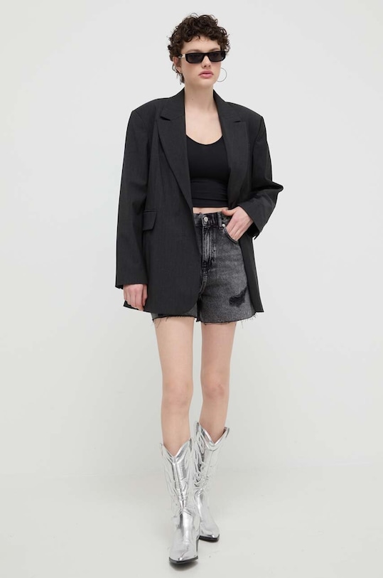 Rifľové krátke nohavice Tommy Jeans DW0DW17652 sivá SS24