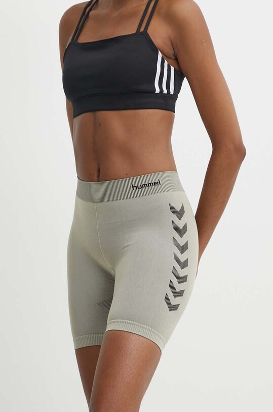 Tréningové šortky Hummel First Seamless s elastanom béžová 212556
