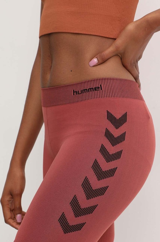 Hummel pantaloni scurți de antrenament First Seamless rosu 212556