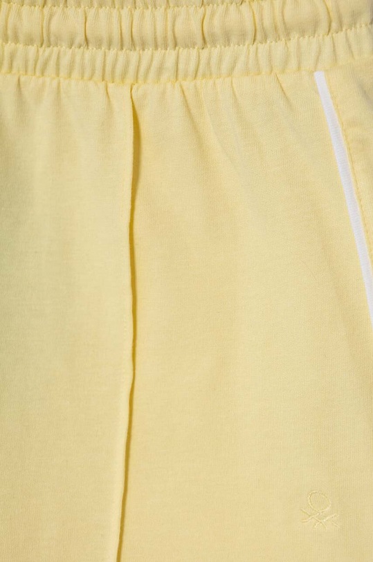 Dievča Detské bavlnené šortky United Colors of Benetton 3BL0C901E.G.Sea.PPYH žltá