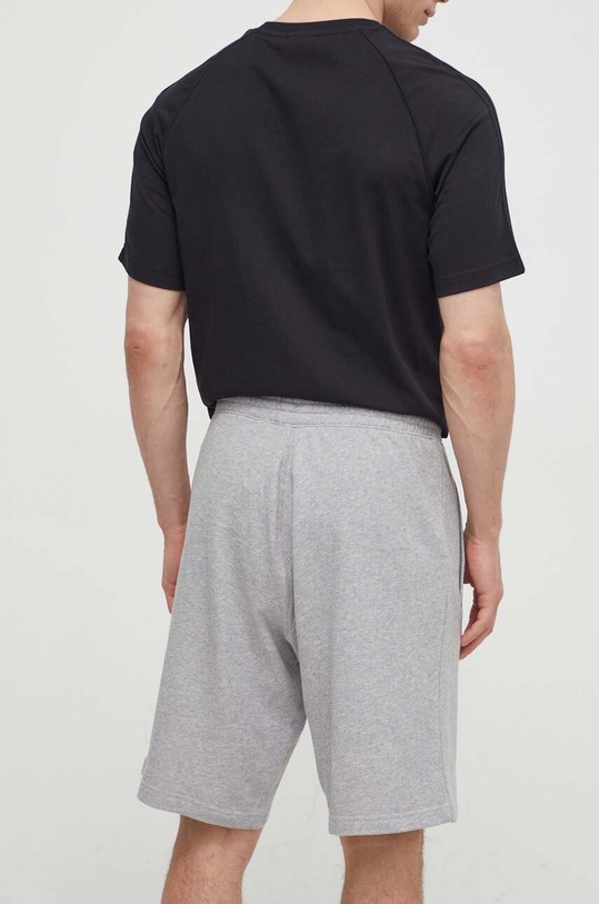 Одяг Бавовняні шорти adidas Originals Essential IR6848 сірий