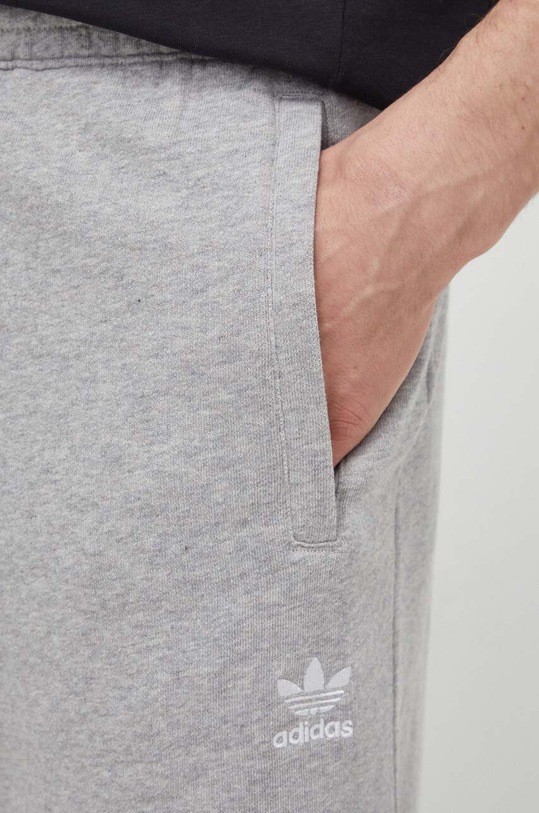 Бавовняні шорти adidas Originals Essential сірий IR6848