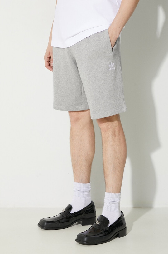 Бавовняні шорти adidas Originals Essential сірий IR6848
