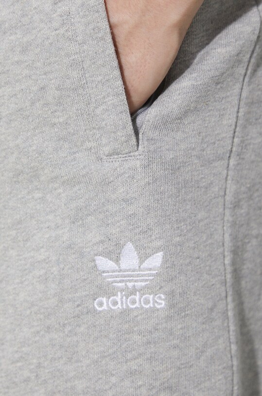 Бавовняні шорти adidas Originals Essential IR6848 сірий
