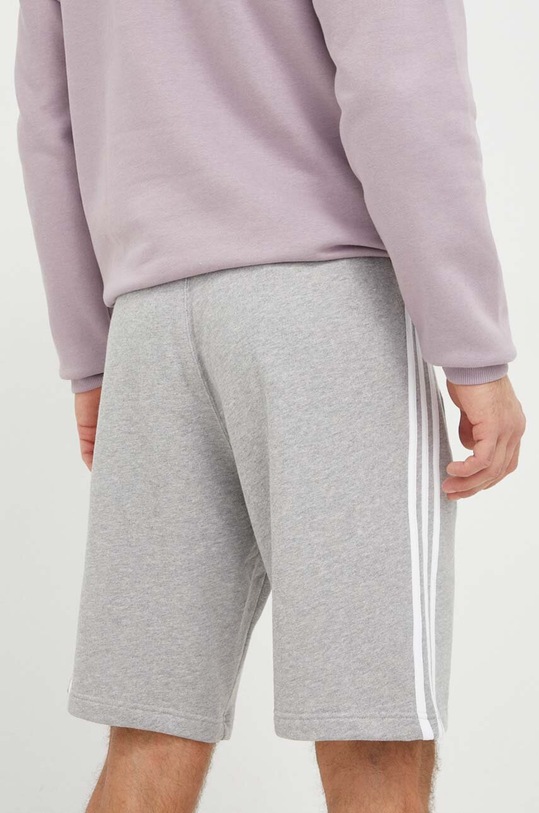 Îmbrăcăminte adidas Originals pantaloni scurți din bumbac Adicolor 3-Stripes IU2340 gri