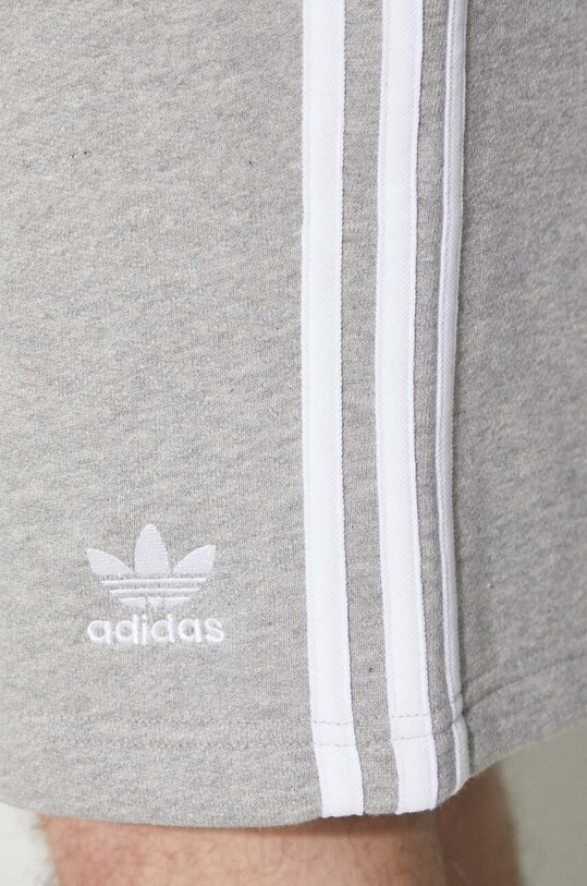 adidas Originals pantaloni scurți din bumbac Adicolor 3-Stripes gri IU2340