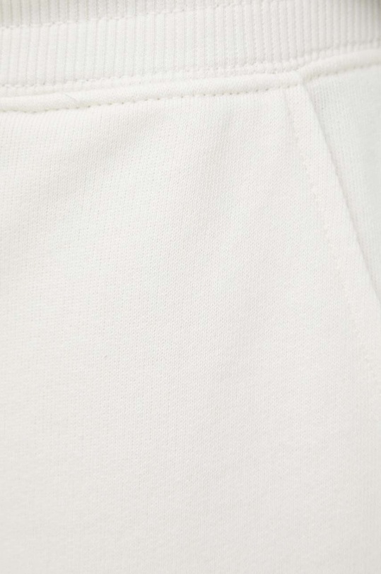 United Colors of Benetton szorty bawełniane beżowy 3J68U900C