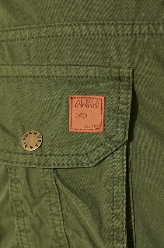 Хлопковые шорты Alpha Industries 136250 зелёный