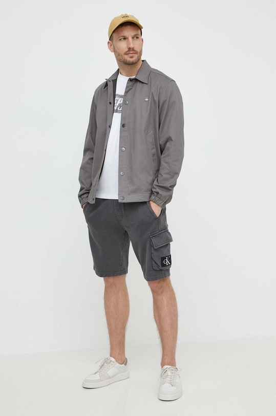 Calvin Klein Jeans pantaloni scurți din bumbac J30J325137 gri SS24