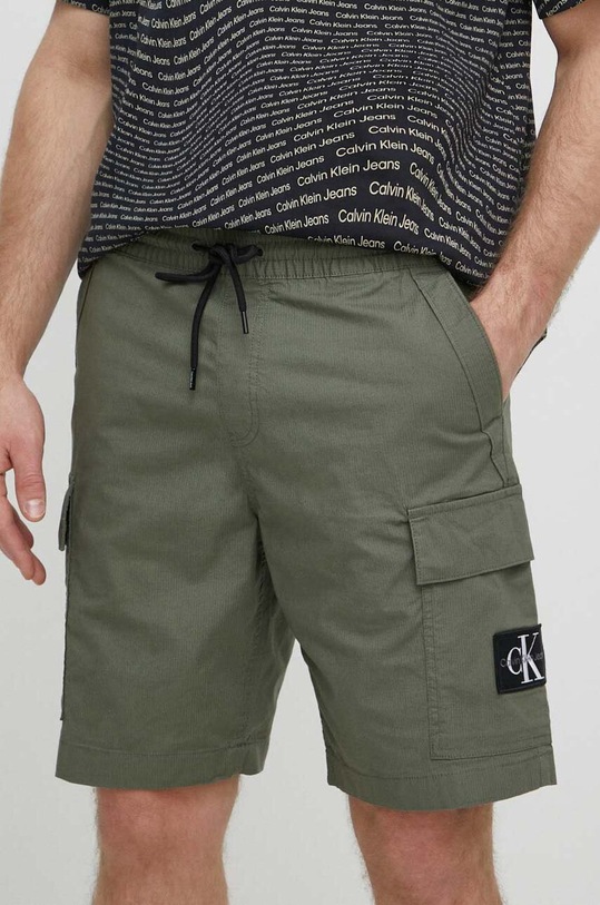 Calvin Klein Jeans szorty tkanina zielony J30J325138