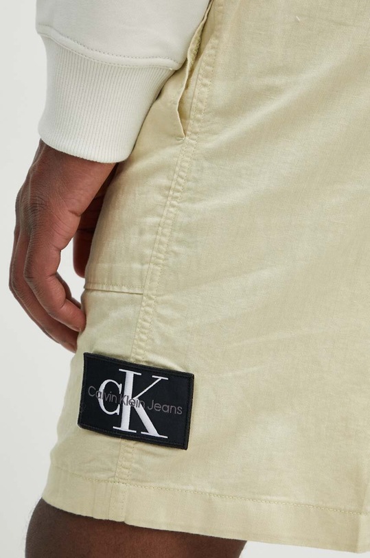 Šortky s prímesou ľanu Calvin Klein Jeans béžová J30J325475