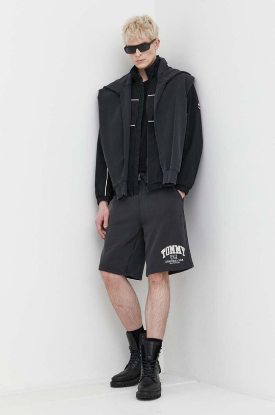 Bavlněné šortky Tommy Jeans DM0DM18799 šedá SS24